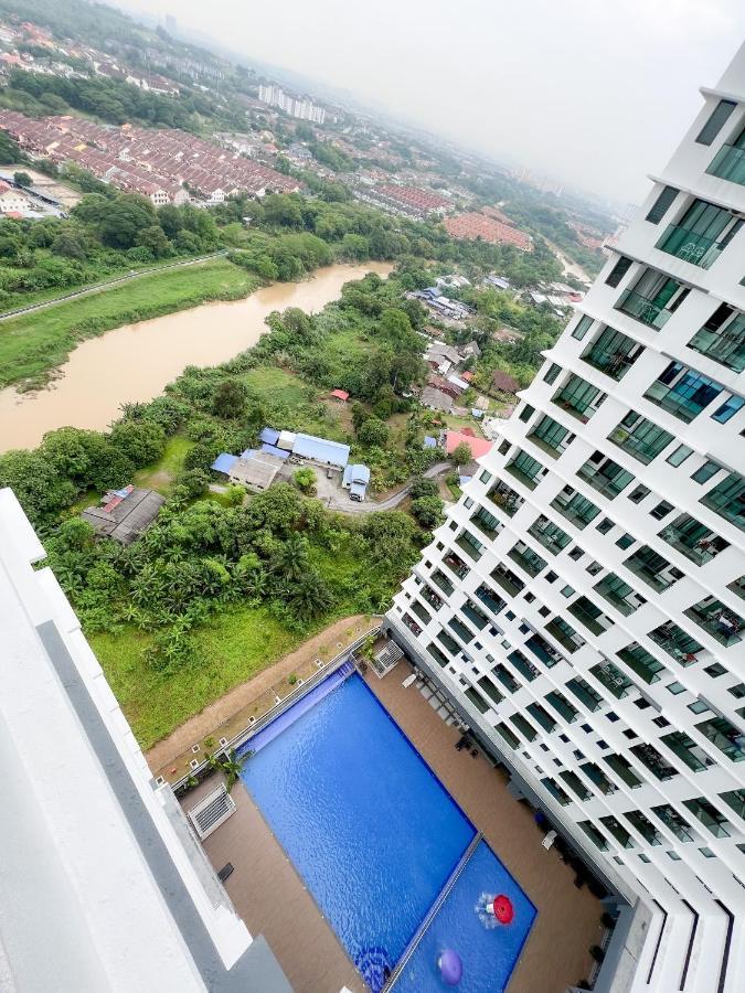 Aurora Vista Homestay Bangi At Vista Bangi With Wifi Netflix Gym Sauna Coway Swimming Pool-River View カジャン エクステリア 写真